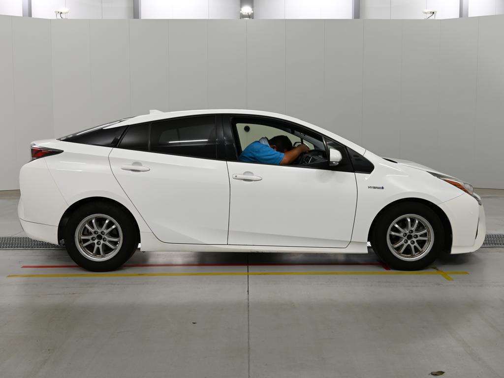 2016 Toyota Prius S auction photo 3