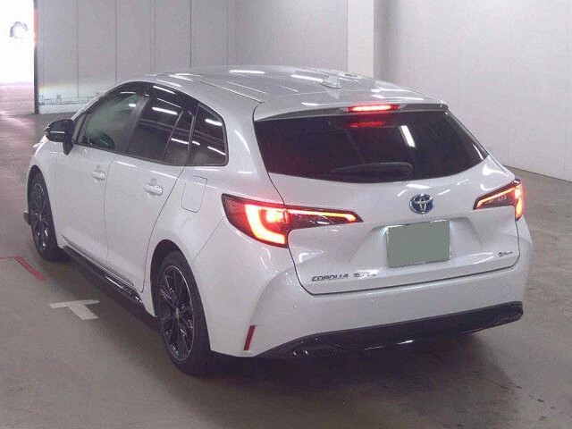 2025 Toyota Corolla Touring HV Active Sports auction photo 2