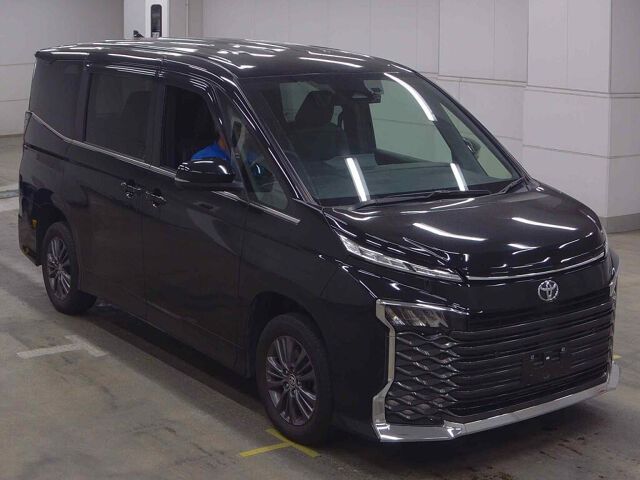 2022 Toyota Voxy S-Z 4WD Japan auction vehicle