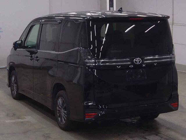 2022 Toyota Voxy S-Z 4WD auction photo 2