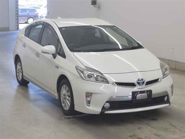2015 Toyota Prius PHEV S Japan auction vehicle