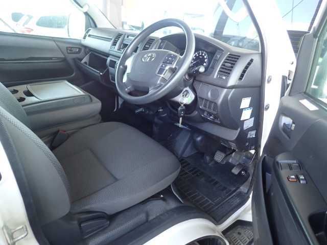 2020 Toyota Hiace DX 4WD auction photo 3