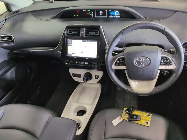 2017 Toyota Prius Aツーリングセレクション auction photo 3