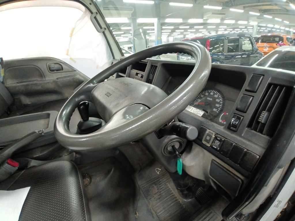 2010 Isuzu Elf auction photo 9