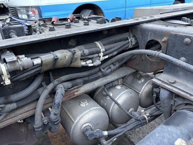 2016 Nissan Diesel クオン chassis auction photo 16