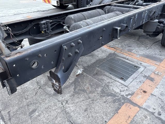 2016 Nissan Diesel クオン chassis auction photo 14