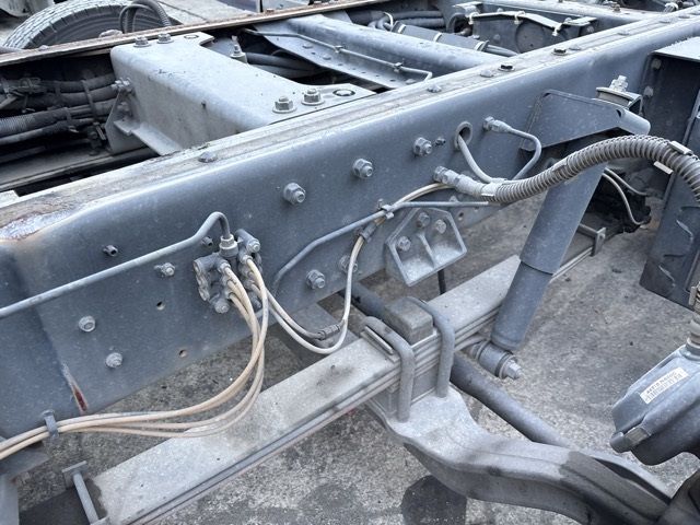 2016 Nissan Diesel クオン chassis auction photo 10