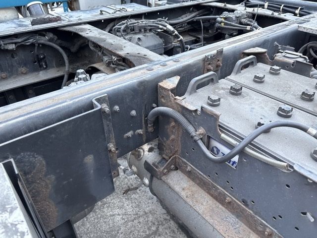 2016 Nissan Diesel クオン chassis auction photo 15