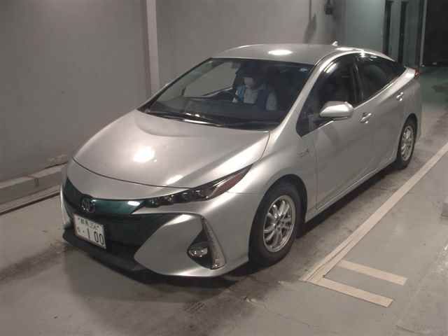 2017 Toyota Prius PHV Sナビパッケージ auction photo 4