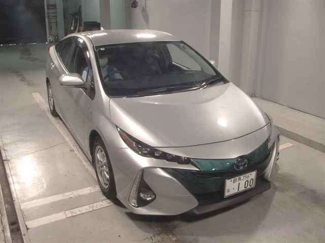 Japan Auction Vehicles 11 2017 Toyota Prius PHV Sナビパッケージ auction photo