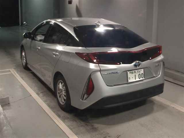 2017 Toyota Prius PHV Sナビパッケージ auction photo 2