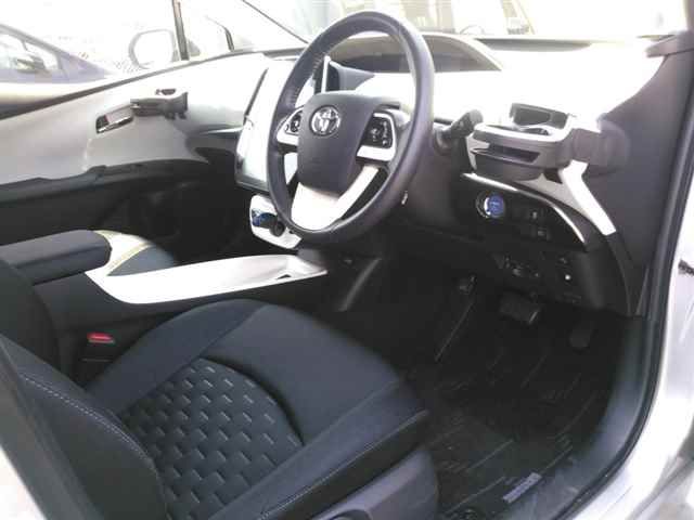 2017 Toyota Prius PHV Sナビパッケージ auction photo 3