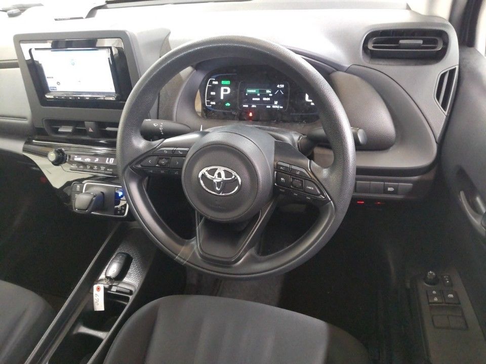 2023 Toyota Aqua auction photo 3