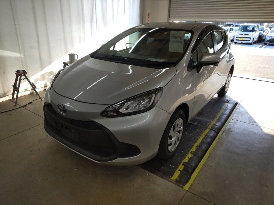 Japan Auction Vehicles 20 2023 Toyota Aqua auction photo