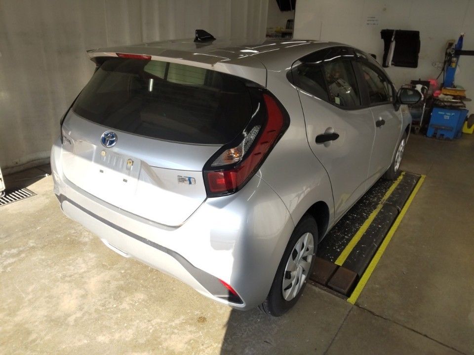 2023 Toyota Aqua auction photo 2