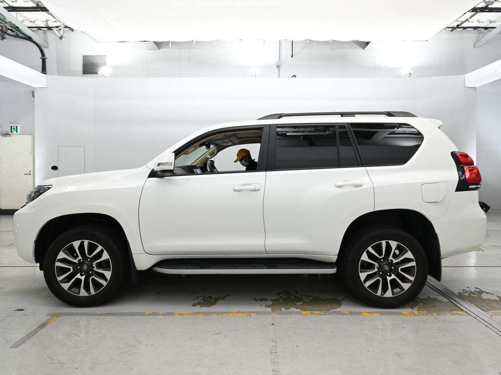 2022 Toyota Land Cruiser Prado TX L Package 4WD auction photo 4