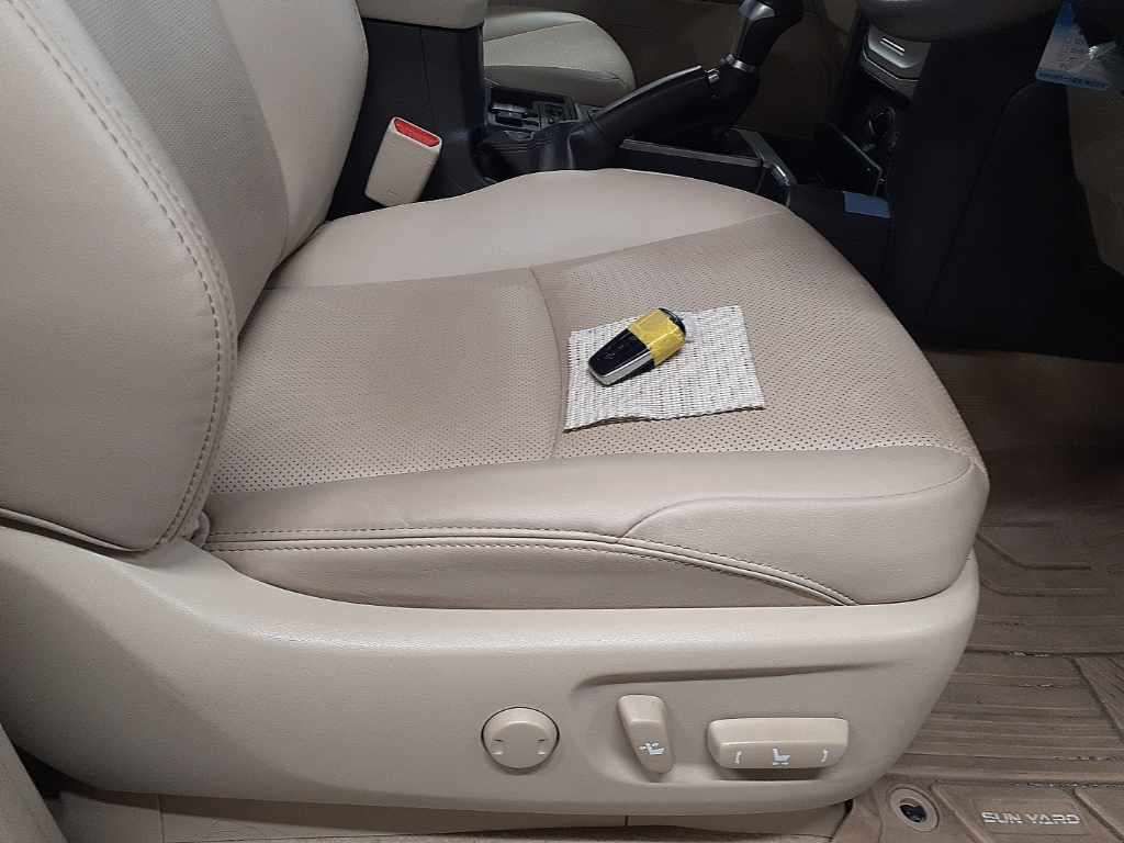 2022 Toyota Land Cruiser Prado TX L Package 4WD auction photo 10