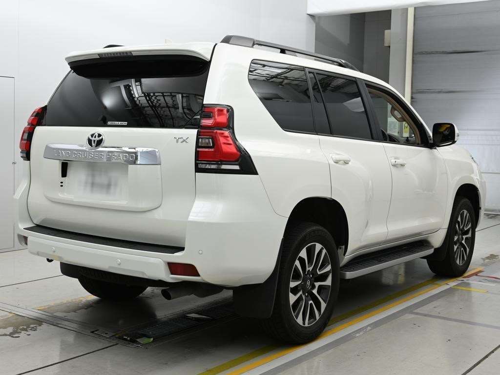2022 Toyota Land Cruiser Prado TX L Package 4WD auction photo 2