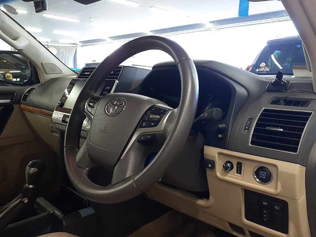 2022 Toyota Land Cruiser Prado TX L Package 4WD auction photo 9
