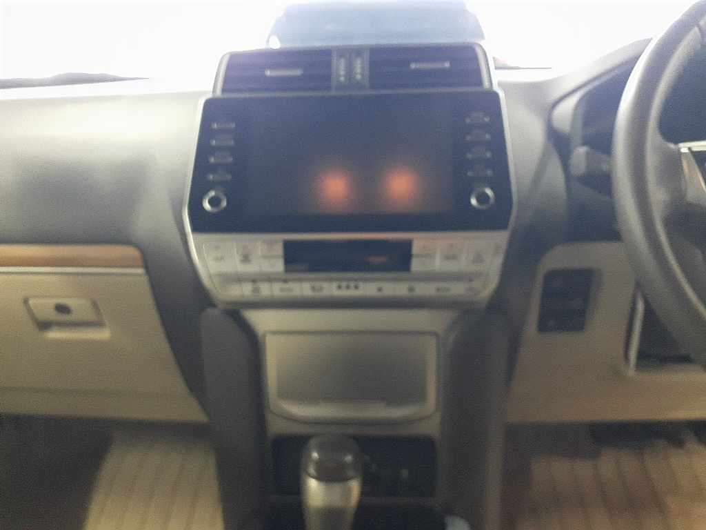 2022 Toyota Land Cruiser Prado TX L Package 4WD auction photo 12