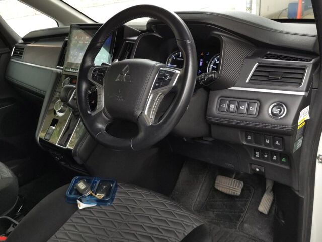 2021 Mitsubishi Delica D:5 P 4WD auction photo 3