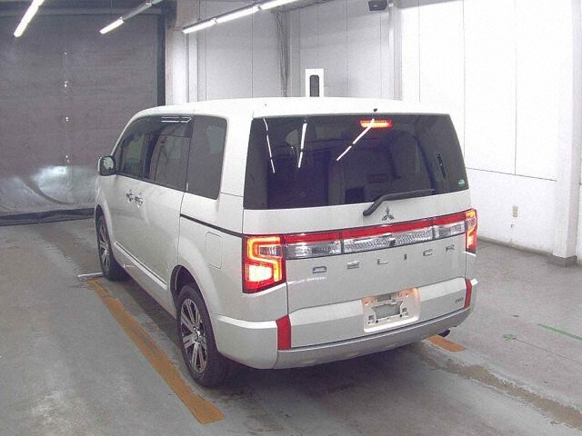 2021 Mitsubishi Delica D:5 P 4WD auction photo 2
