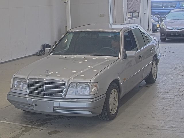 1995 Mercedes-Benz E280 Japan auction vehicle