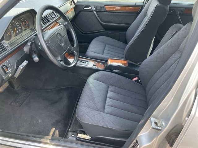 1995 Mercedes-Benz E280 auction photo 8