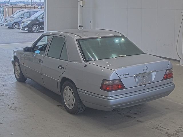 1995 Mercedes-Benz E280 auction photo 2