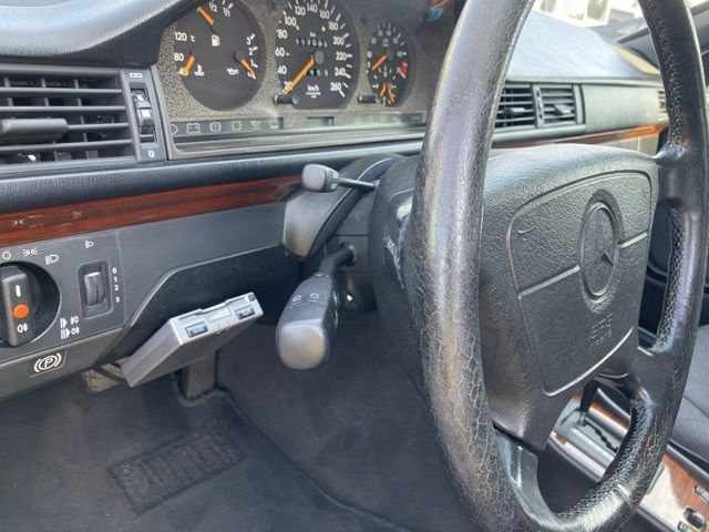 1995 Mercedes-Benz E280 auction photo 6