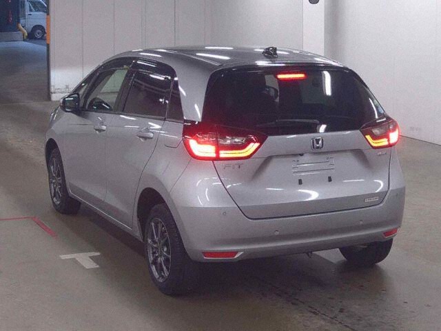 2021 Honda Fit EHEVベーシック 4WD auction photo 2
