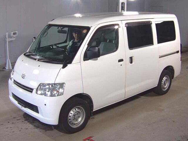 2020 Toyota TownAce Van GL 4WD auction photo 4