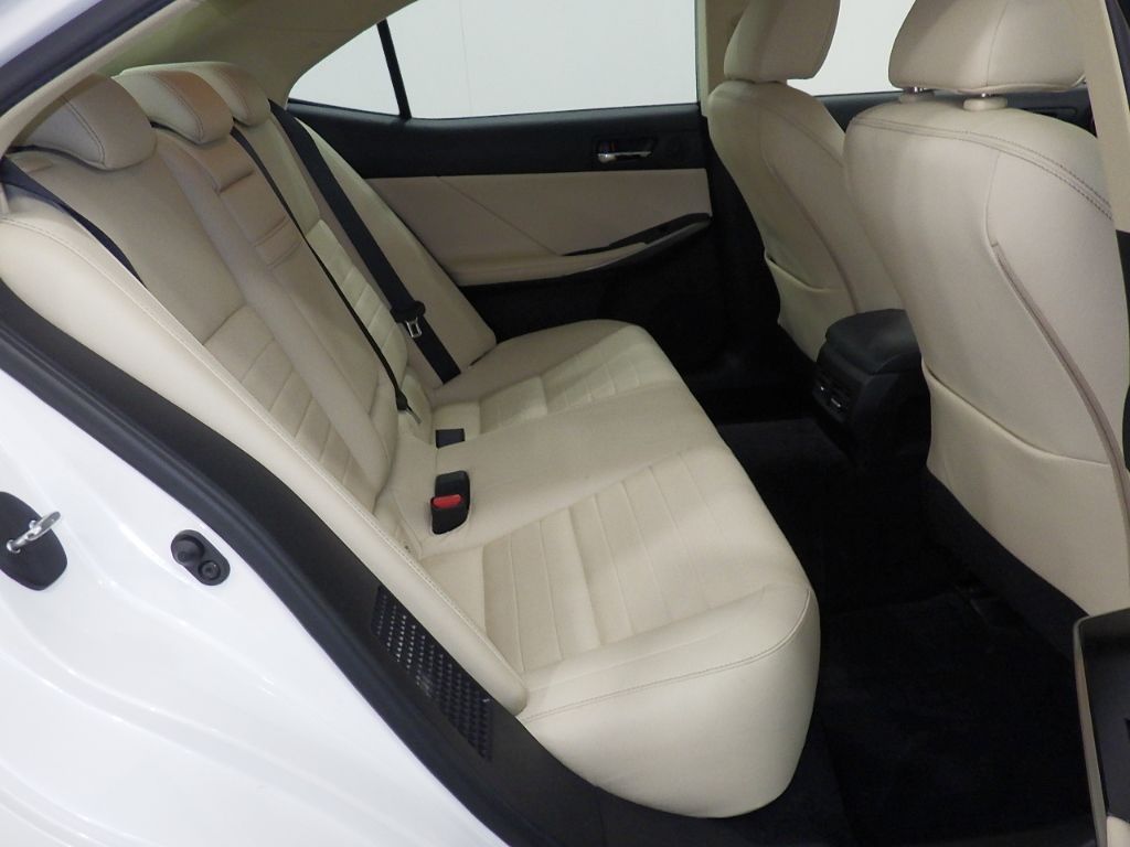 2013 Lexus IS300h auction photo 7