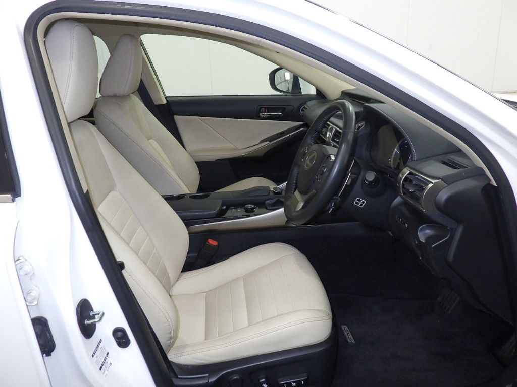 2013 Lexus IS300h auction photo 6