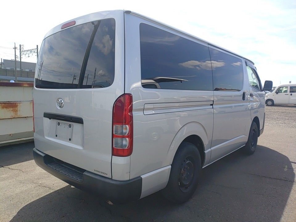 2019 Toyota Hiace auction photo 2