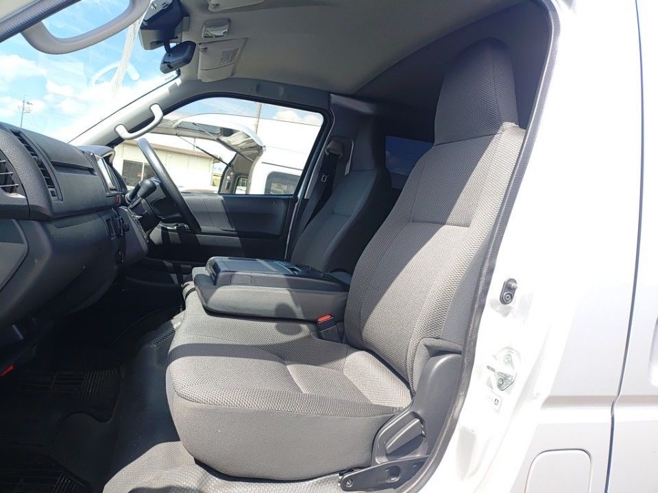 2019 Toyota Hiace auction photo 16