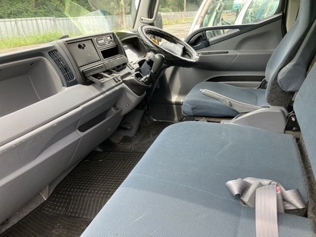 2016 Mitsubishi Fuso Canter Aluminum Van PG auction photo 5