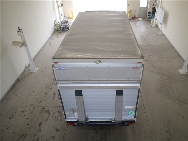 2016 Mitsubishi Fuso Canter Aluminum Van PG auction photo 3