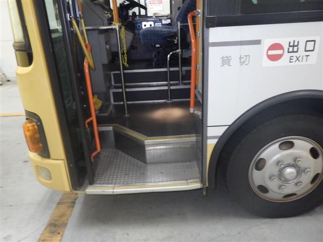 2005 Isuzu bus auction photo 8