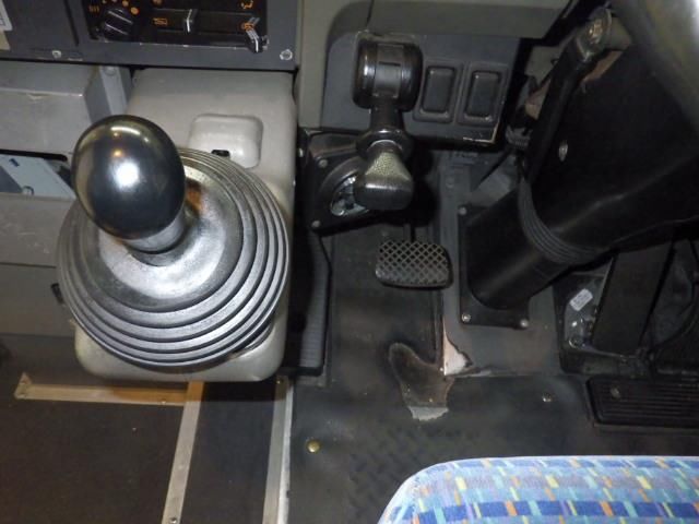 2005 Isuzu bus auction photo 6