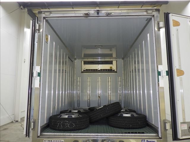 2018 Isuzu Elf 冷蔵・冷凍車 auction photo 4