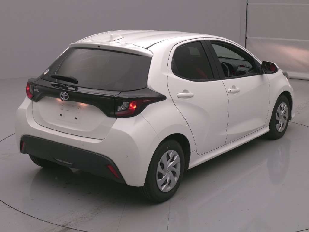 2022 Toyota Yaris X auction photo 2