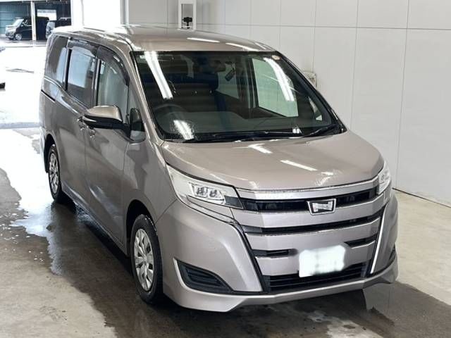 2018 Toyota Noah X auction photo 4