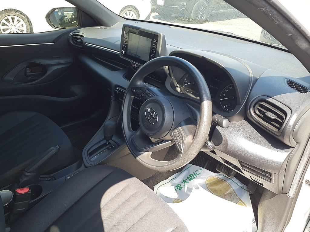 2023 Toyota Yaris ハイブリッドX auction photo 9