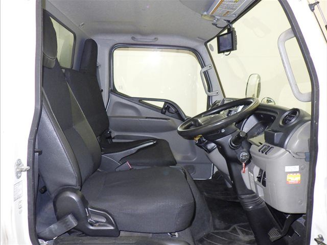 2017 Mitsubishi Fuso Canter Refrigerated and frozen trucks auction photo 6