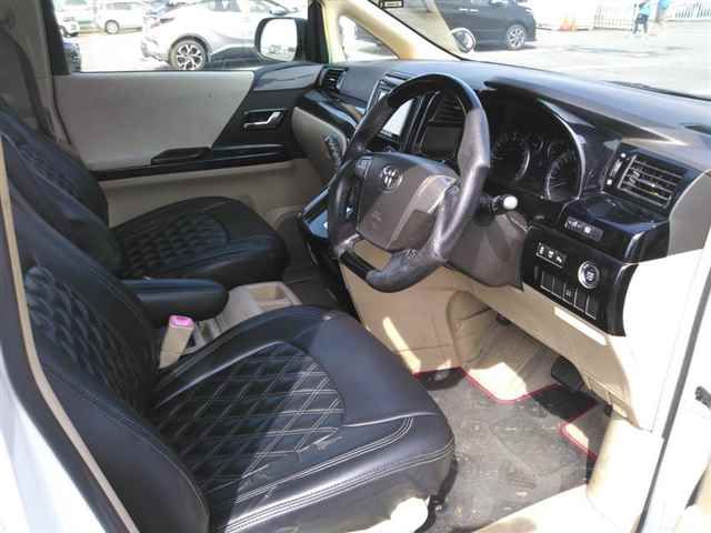 2013 Toyota Alphard 240X auction photo 3