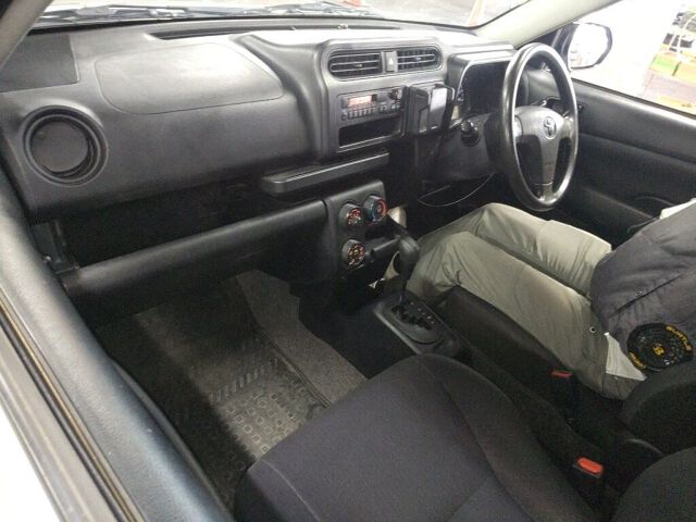 2020 Toyota Probox GL auction photo 6