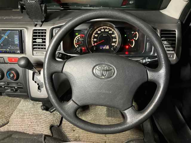 2010 Toyota Hiace GL auction photo 3