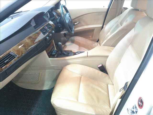 2006 BMW 5 Series 530i ハイラインパッケージ auction photo 3