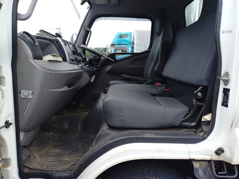 2019 Mitsubishi Fuso Canter auction photo 16